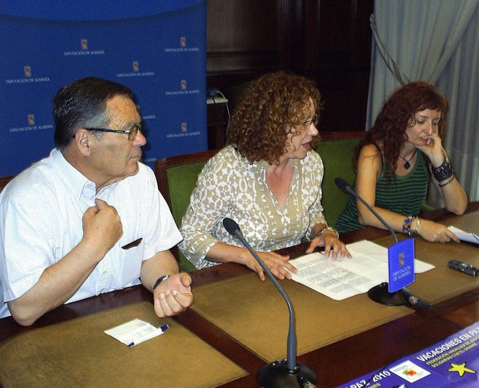 La diputada provincial de Bienestar Social, María López, y la presidenta provinc