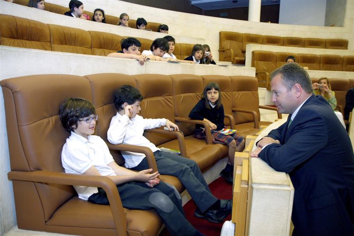 Alumnos en el Parlamento
