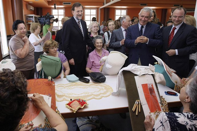 FOTOS MARIANO RAJOY EN ALMERIA VISITA CENTRO DIA 3 EDAD