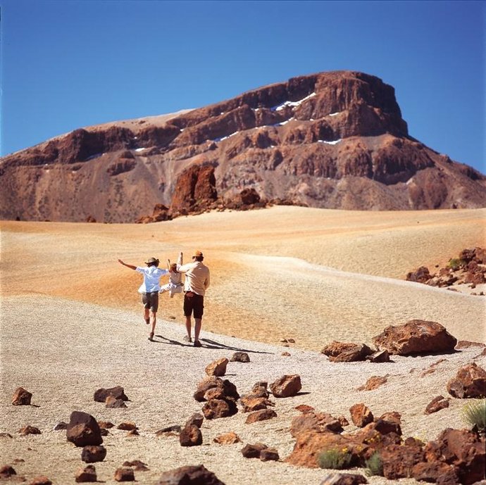 Una familia de vacaciones en el Teide