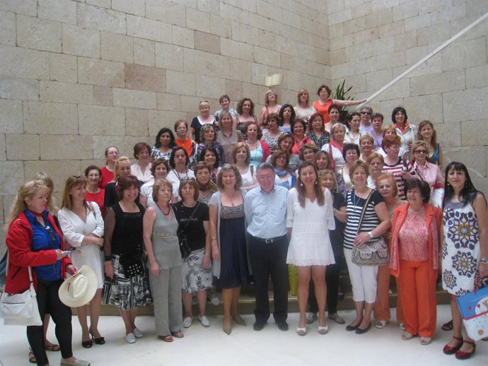 Tomás Santos recibe a las integrantes de las Asociaciones de Mujeres de Torrejón