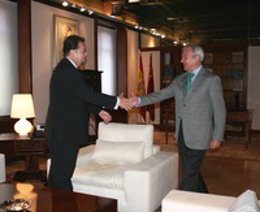 El presidente Valcárcel recibe al cónsul de Ecuador en la Región