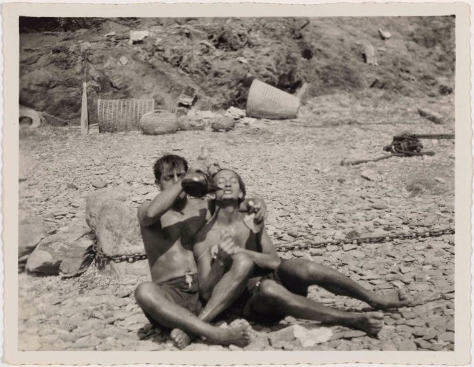 Salvador Dalí y Luis Buñuel en la playa