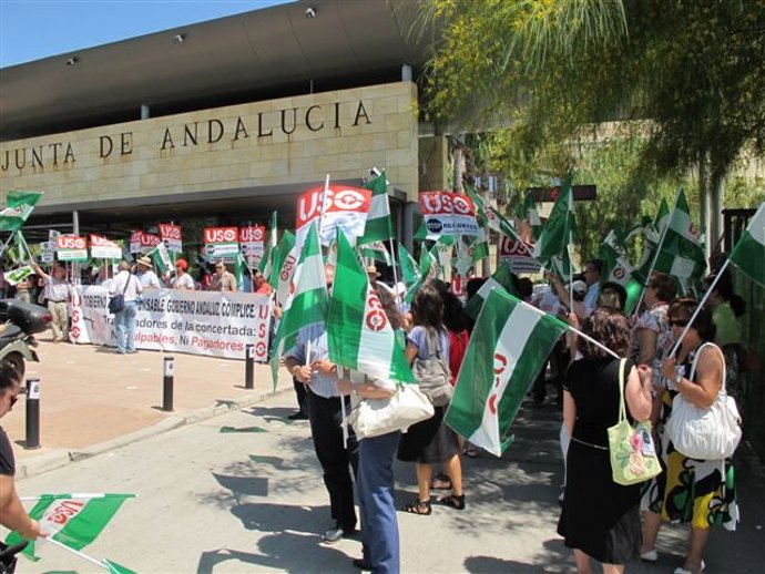 Manifestación de docentes contra los recortes