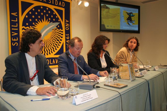Historiadores reflexionan sobre la Independecia de América latina en la UPO