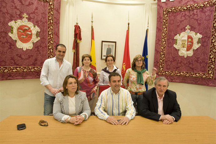 La consejera Salanueva se reúne con los representantes municipales de Falces.