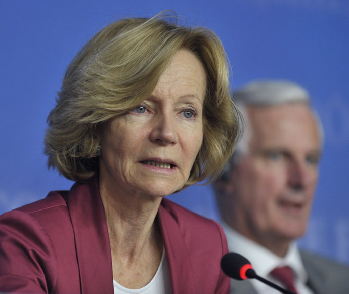 Salgado y Barnier en rueda de prensa en Bruselas
