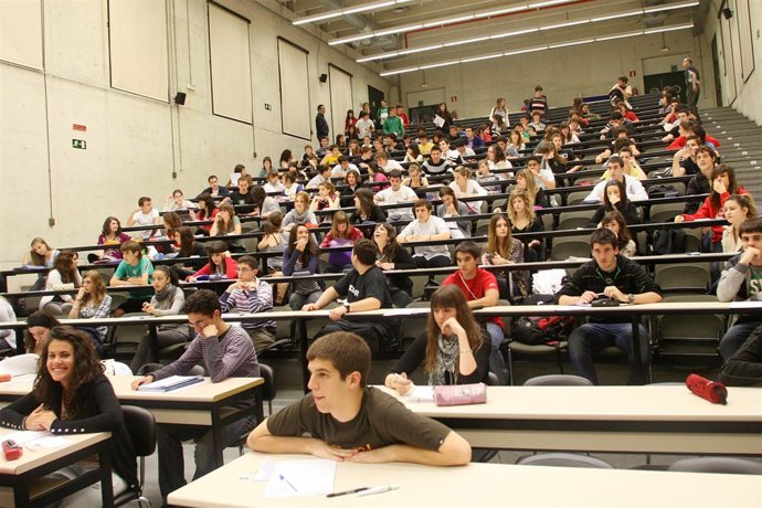 Más de 2.200 alumnos comienzan hoy los exámenes de la Selectividad.