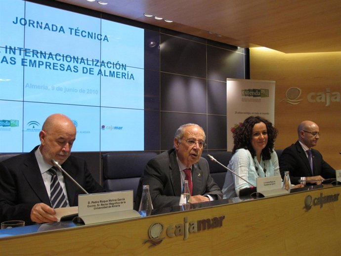 Presentación en Cajamar de la Cátedra de Extenda
