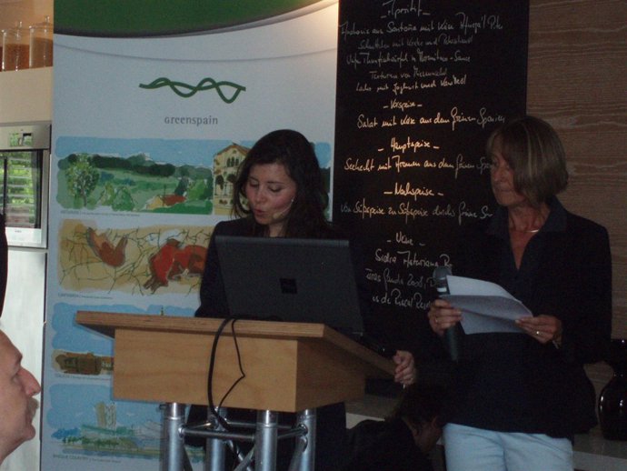 La gerente de la SRT , Noelia Menéndez, en Frankfurt