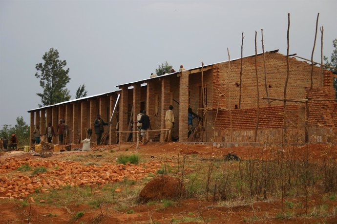 CONSTRUCCIÓN DE COLEGIO EN BURUNDI, ÁFRICA