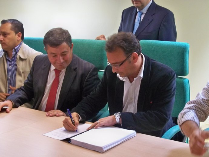 Méndez y Vathaire firman un convenio para la instalación de una planta de Ikea e