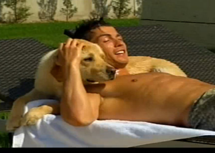 Cristiano Ronaldo con su perrete