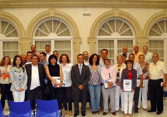 alcaldes de Almería reciben sus planes de optimización energética (POE)