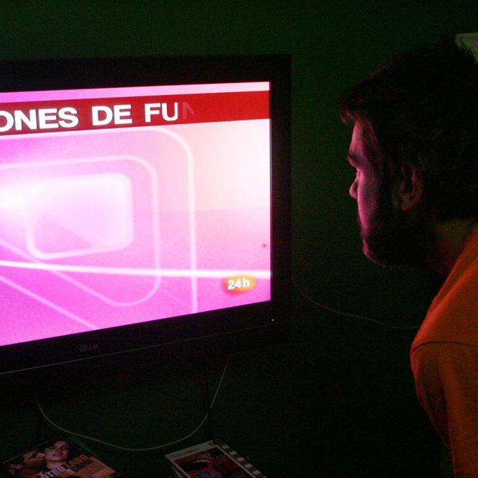 Gente Viendo La Televisión