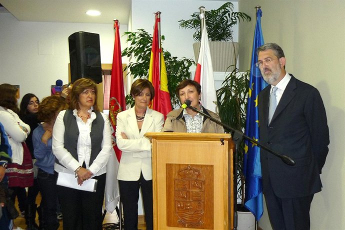 Las autoridades durante el acto inaugural