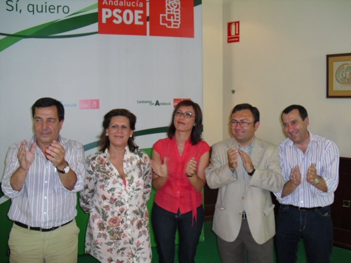 Torres estuvo arropada por otros dirigentes socialistas.