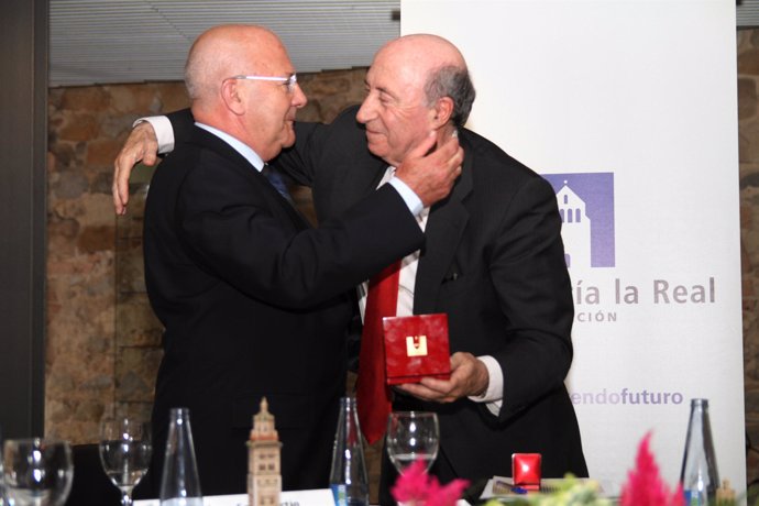 Sebastián Battaner recibe la Medalla de Oro de la Fundación Santa María la Real