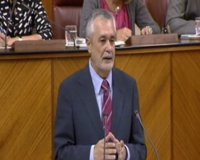 Griñán dice que le gustaría que Unicaja y Cajasol "se miraran entre ellas" tras pujar por CajaSur