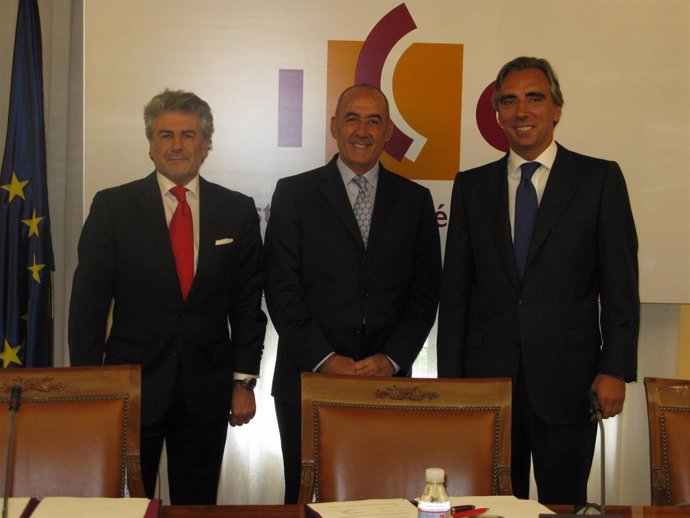 El presidente del ICO, José María Ayala, con Enrique García Candelas (Santander)