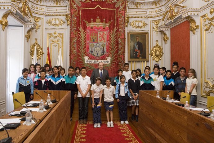 Un total de 28 'pequeños concejales' con el alcalde en Las Palmas de Gran Canari