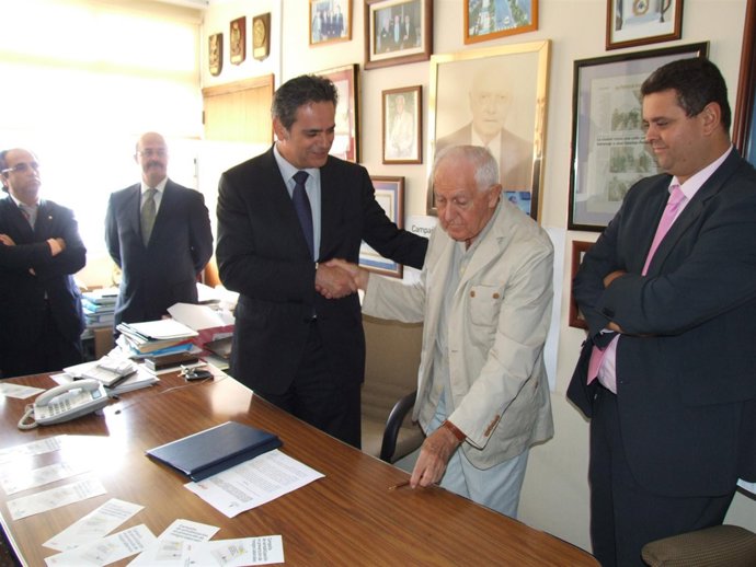 Acuerdo entre la Consejería de Empleo, Industria y Comercio del Gobierno de Cana