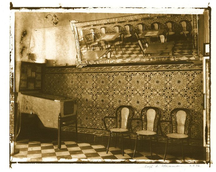 Fotografía de Sarah Moon. Café de Alhama, Almería, 7 de mayo de 1992. 