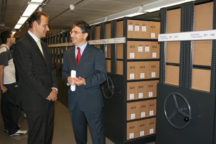 Visita del subdelegado, Cecilio Vadillo, al Archivo General de Simancas