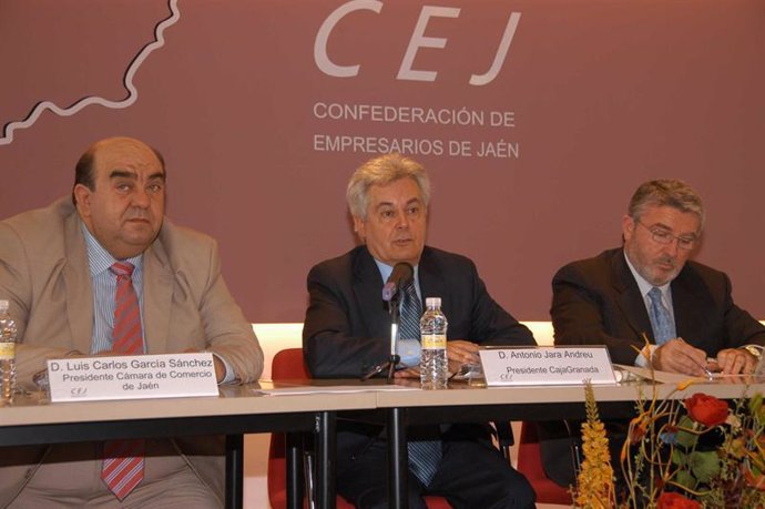 De izquierda a derecha: Luis Carlos García,  presidente de la Cámara de Comercio