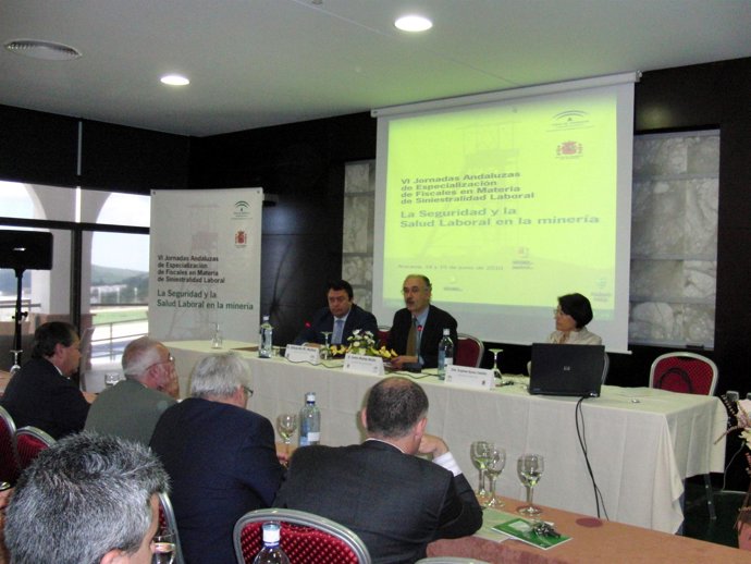 El viceconsejero de Empleo, Justo Mañas, durante la clausura de las jornadas.