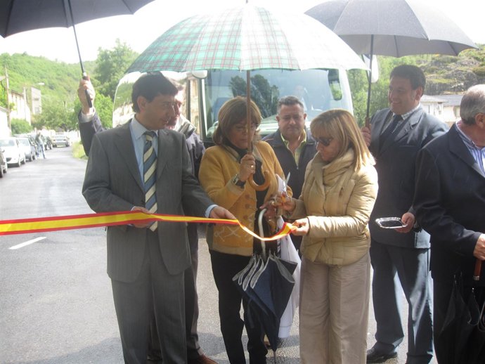 Isabel Carrasco durante la inauguración de la carretera LE-4402