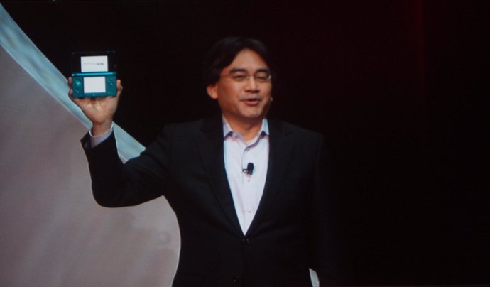 Satoru Iwata en la presentación de Nintendo 3DS
