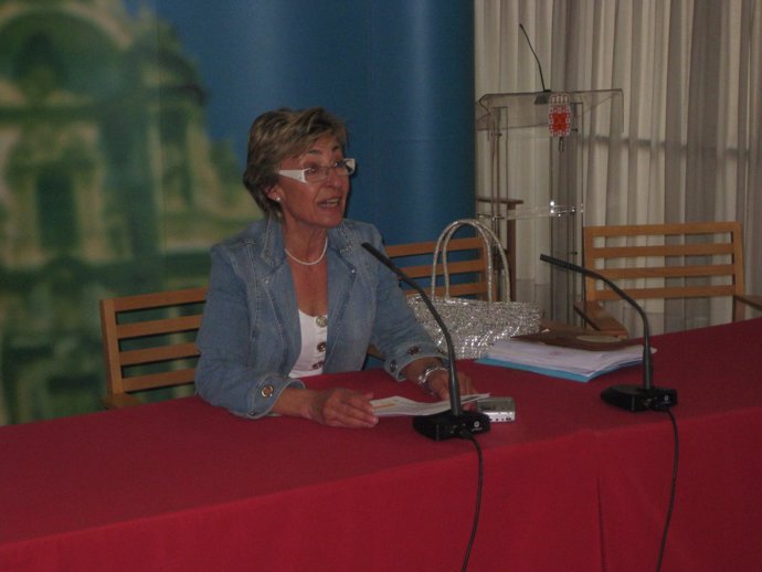 La concejal María del Carmen Pelegrín durante la rueda de prensa