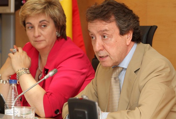 María Jesús Ruiz y De Santiago-Juárez en la rueda de prensa del Consejo de Gobie