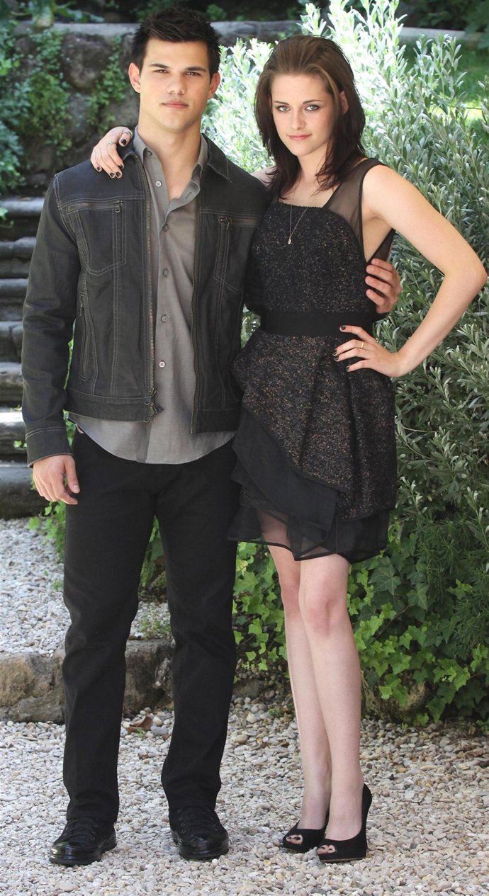Taylor Lautner y Kristen Stewart en el photocall de 'Eclipse' en Roma