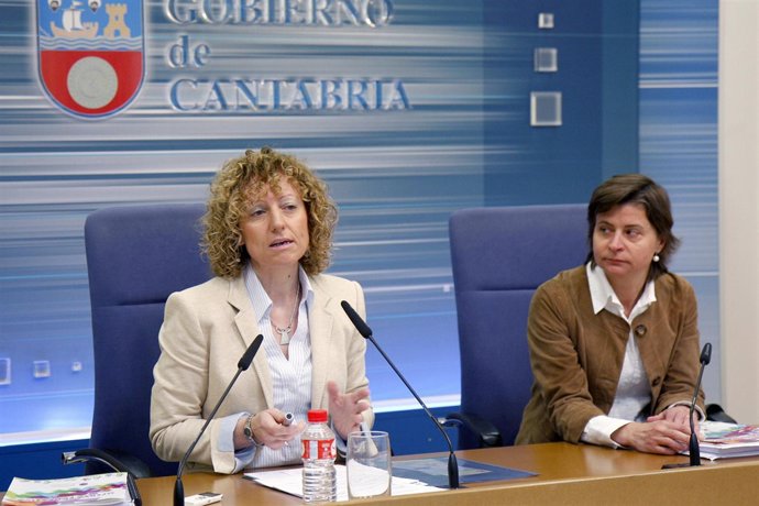 La consejera de Educación y la directora general de FP y Educación Permanente