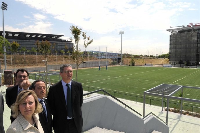Gallardón y Valcarce inauguran un campo de rugby en Hortaleza