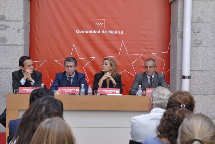 Granados y Mariño durante al firma del convenio