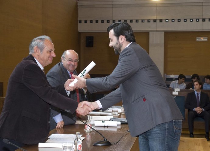 Duque entrega el premio