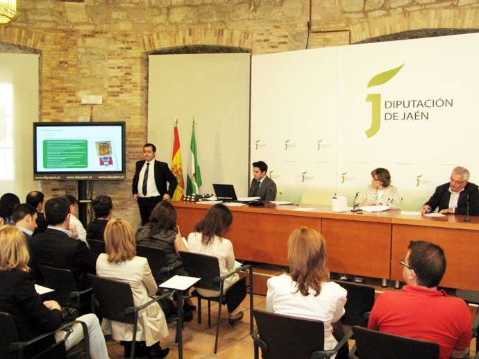 Encuentro de la Diputación de Jaén con representantes del sector turístico