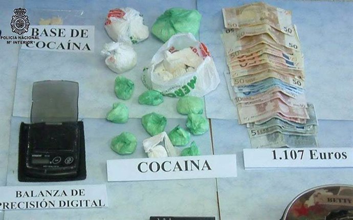Droga y demás material incautado en Almería