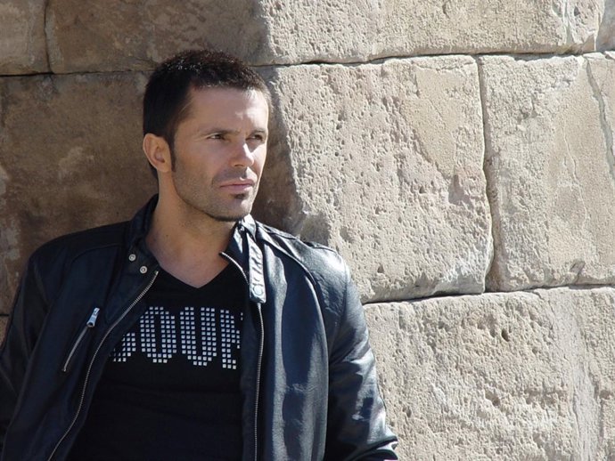 El cantante Robert Ramírez