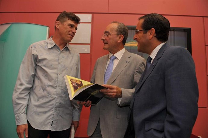 Elayuntamientoinforma:ELLIBRODEJAVIEROJEDASOBREELPOPMALAGUEÑO,EDITADOPORELAYUNTA