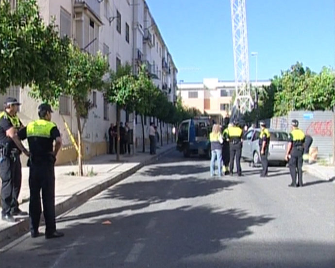 Desalojados cien vecinos por miedo a derrumbe