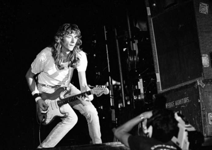 Rosendo Mercado en un concierto en 1983 con Leño