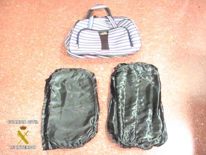 Doble fondo en el equipaje para camuflar la droga