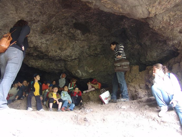 Notadeprensayfotosproyectopilotoconniñosenbarrancodelaguadediosdetegueste,Jueves