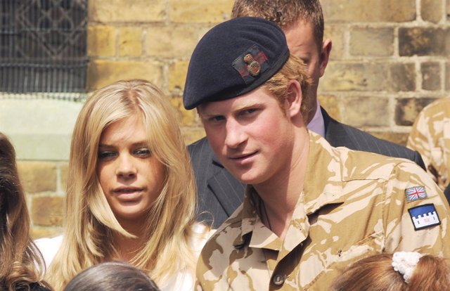 El príncipe Enrique de Gales y su novia Chelsy Davy