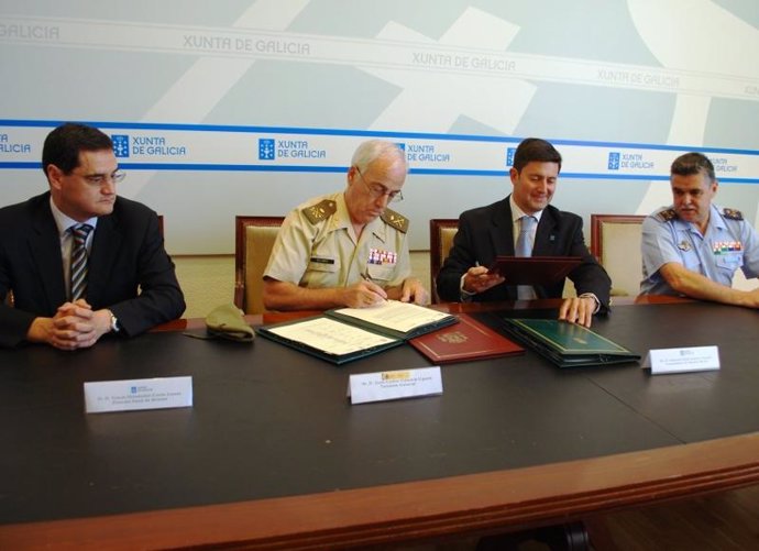 Firma del convenio entre Xunta y Defensa para prevención y disuasión de incendio