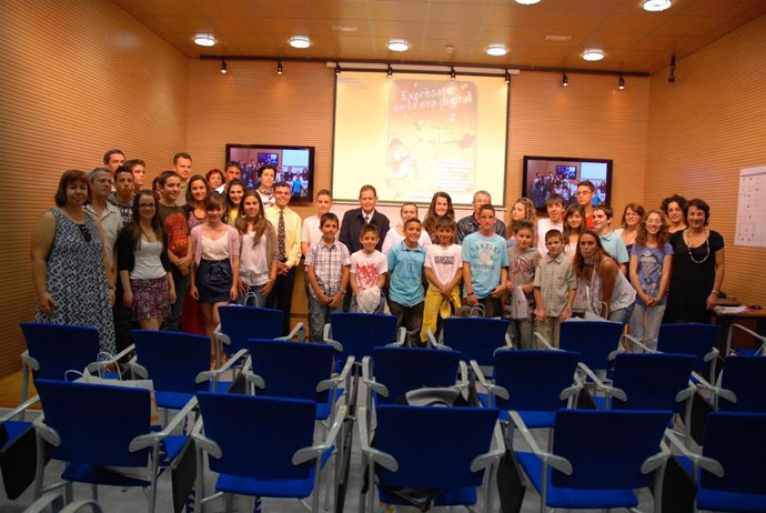 Consejeríadeeducación.Educaciónentregalospremiosdelconcurso"Exprésateenlaeradigi